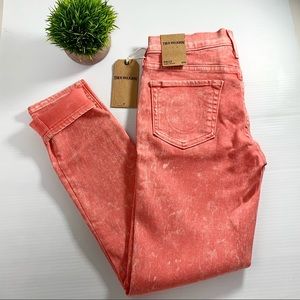 True Religion Halle Mid-Rise Super Skinny‎ Jean